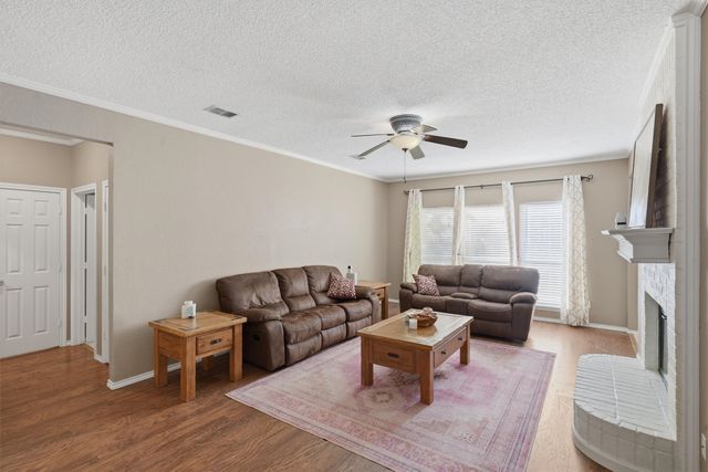 609 Carette Drive, Fort Worth, TX 76108