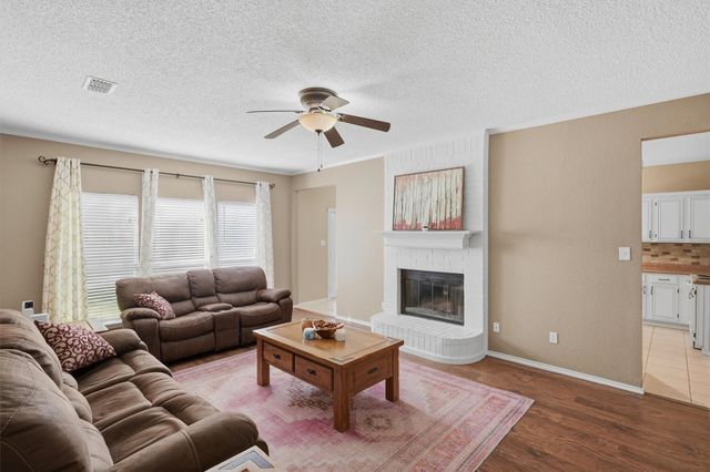 609 Carette Drive, Fort Worth, TX 76108