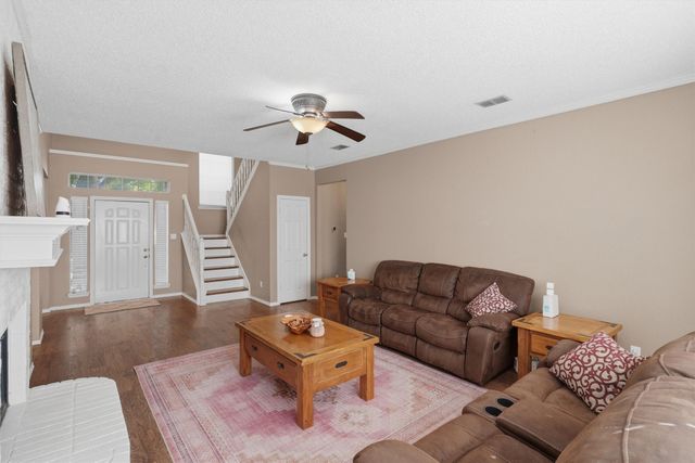 609 Carette Drive, Fort Worth, TX 76108