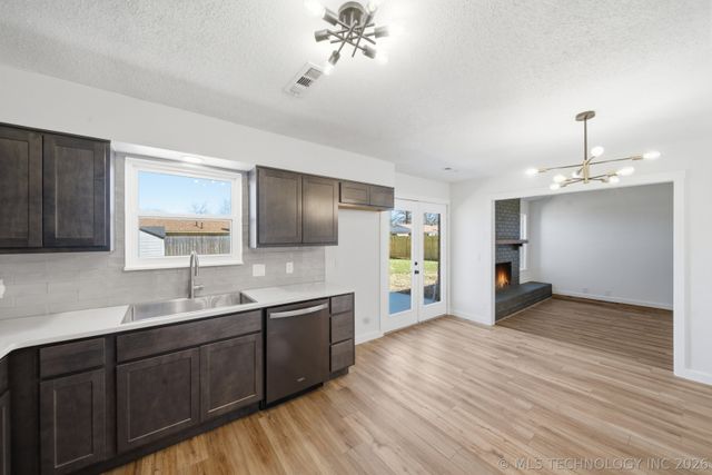 603 E 135th Place, Glenpool, OK 74033