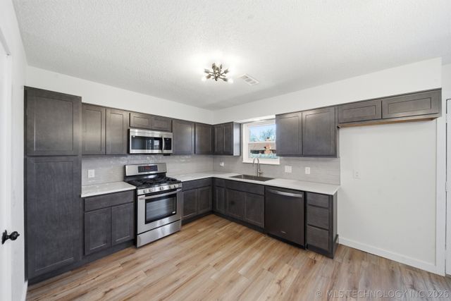 603 E 135th Place, Glenpool, OK 74033