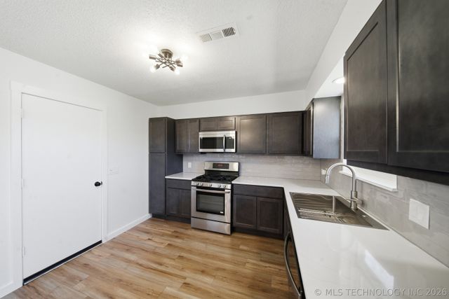 603 E 135th Place, Glenpool, OK 74033