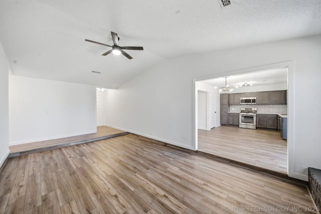 603 E 135th Place, Glenpool, OK 74033