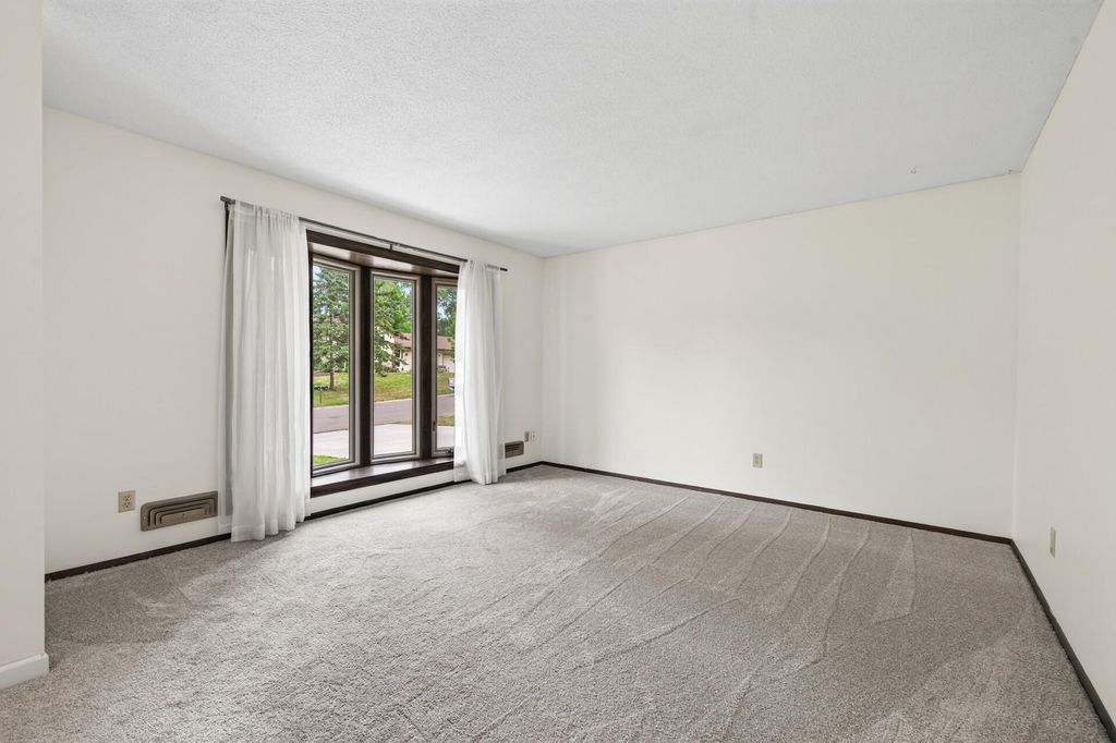 8305 69th Street S, Cottage Grove, MN 55016 — photo 2