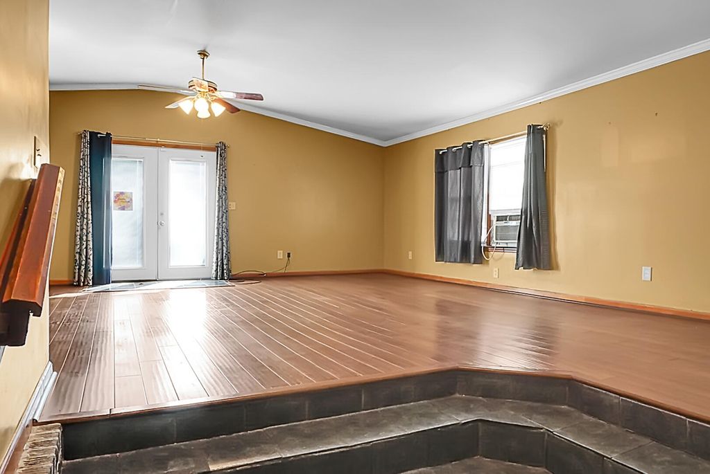 Image 15 of property listing at 1449 S Sherwood Drive, Charleston, SC 29407