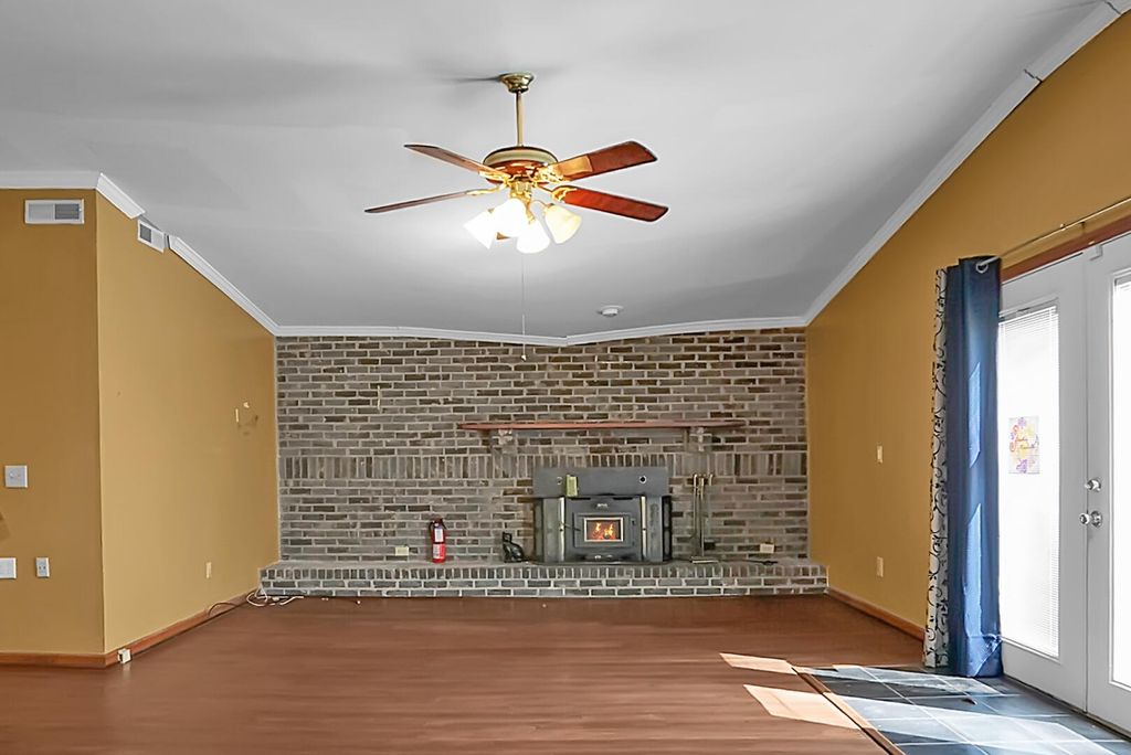 Image 17 of property listing at 1449 S Sherwood Drive, Charleston, SC 29407