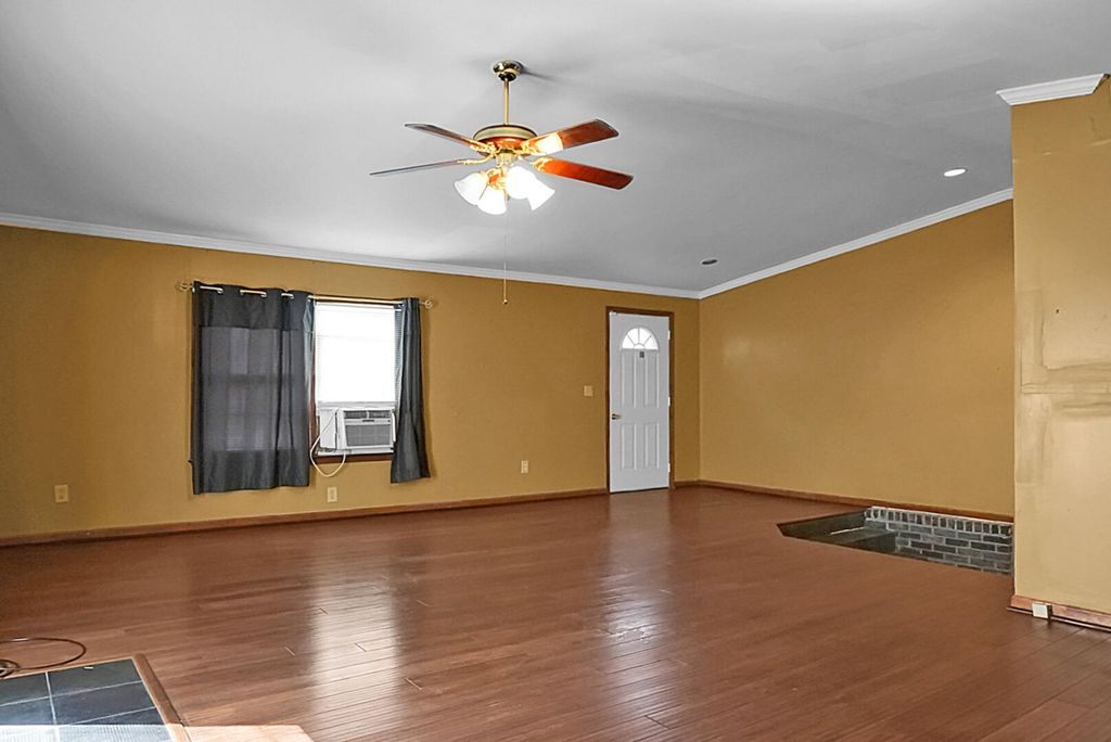 Image 18 of property listing at 1449 S Sherwood Drive, Charleston, SC 29407