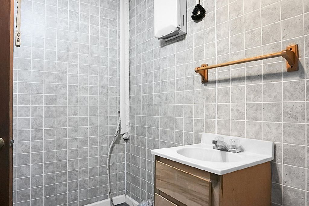 Image 21 of property listing at 1449 S Sherwood Drive, Charleston, SC 29407