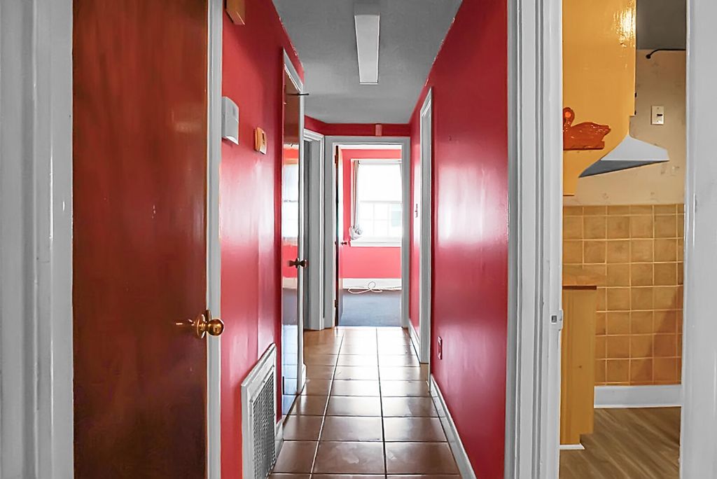 Image 23 of property listing at 1449 S Sherwood Drive, Charleston, SC 29407