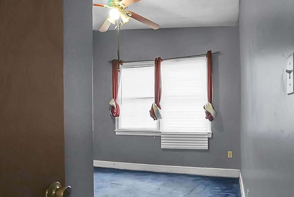 Image 33 of property listing at 1449 S Sherwood Drive, Charleston, SC 29407