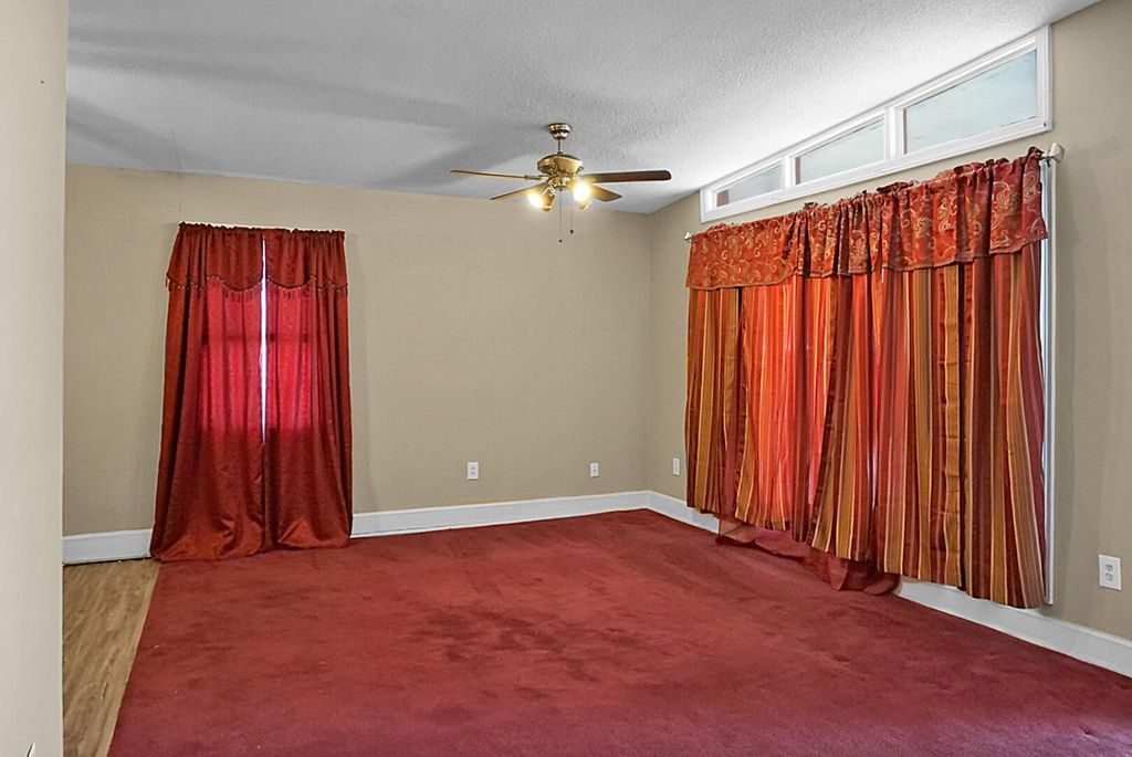 Image 4 of property listing at 1449 S Sherwood Drive, Charleston, SC 29407