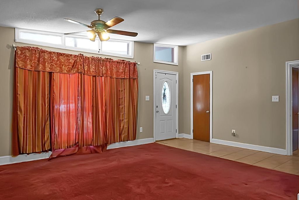 Image 5 of property listing at 1449 S Sherwood Drive, Charleston, SC 29407