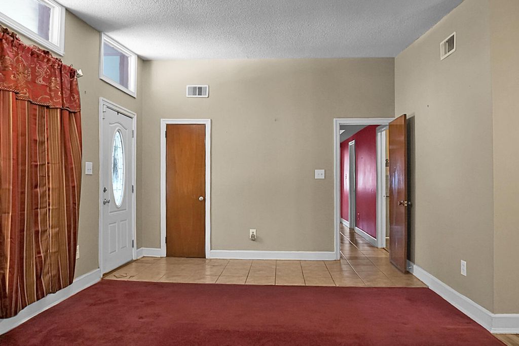 Image 6 of property listing at 1449 S Sherwood Drive, Charleston, SC 29407