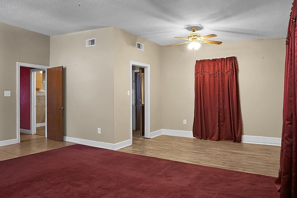 Image 7 of property listing at 1449 S Sherwood Drive, Charleston, SC 29407