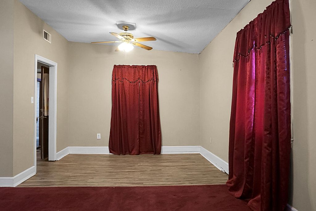 Image 8 of property listing at 1449 S Sherwood Drive, Charleston, SC 29407