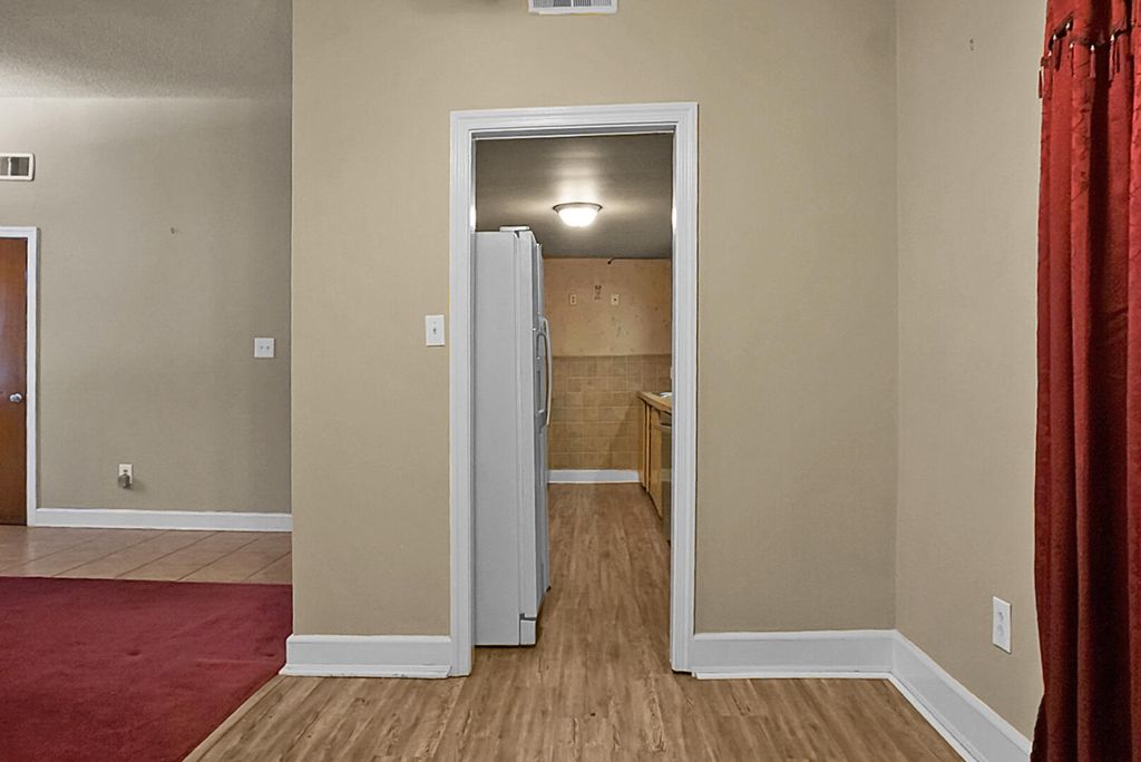 Image 9 of property listing at 1449 S Sherwood Drive, Charleston, SC 29407