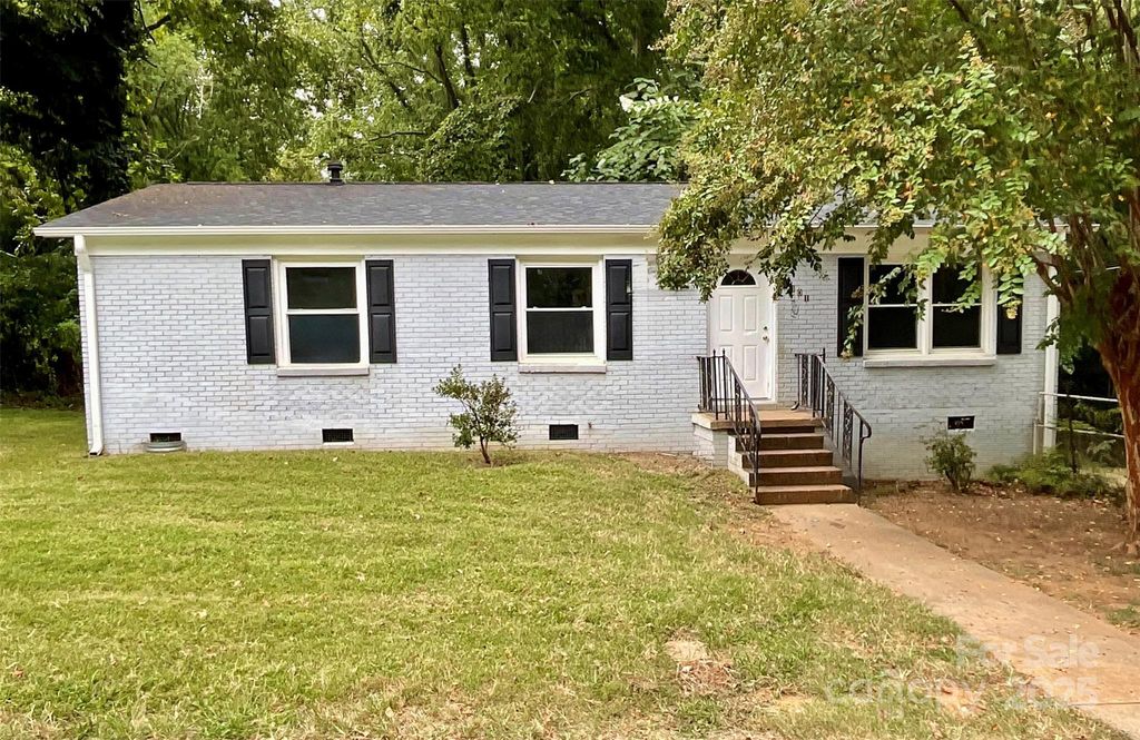 2301 Kennesaw Drive, Charlotte, NC 28216