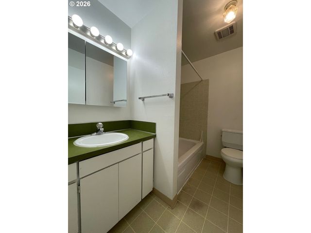 8451 Se FOSTER Rd, Portland, OR 97266