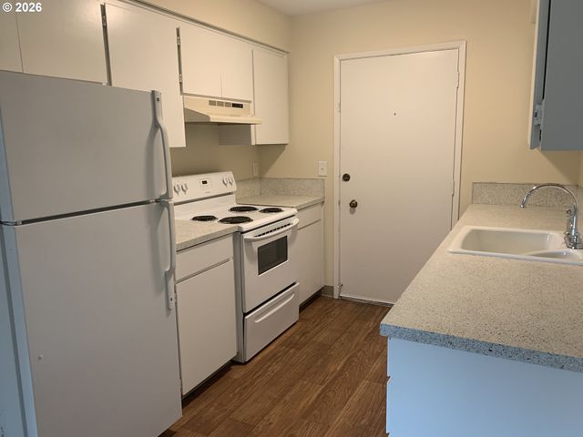 8451 Se FOSTER Rd, Portland, OR 97266