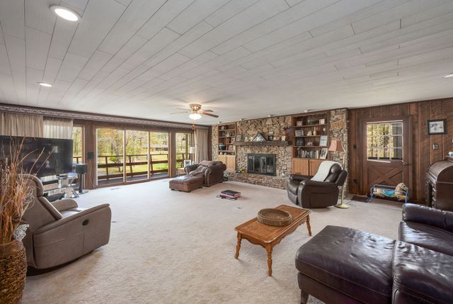 280 E Highland St, Decaturville, TN 38329