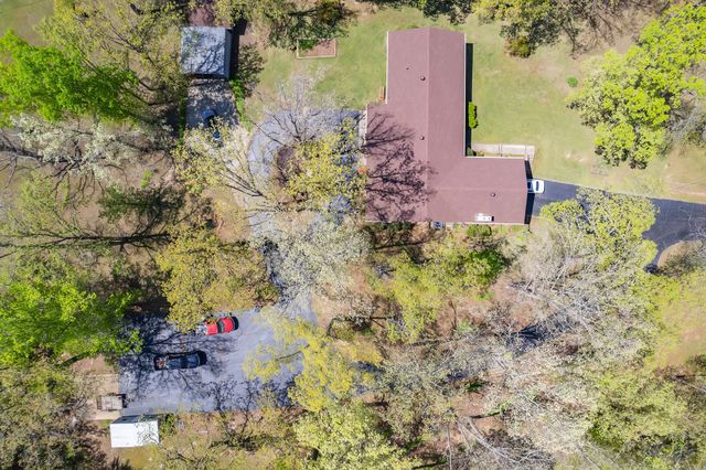 280 E Highland St, Decaturville, TN 38329