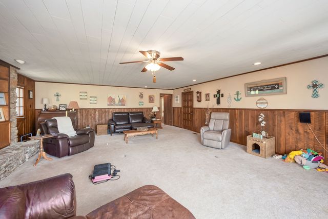 280 E Highland St, Decaturville, TN 38329