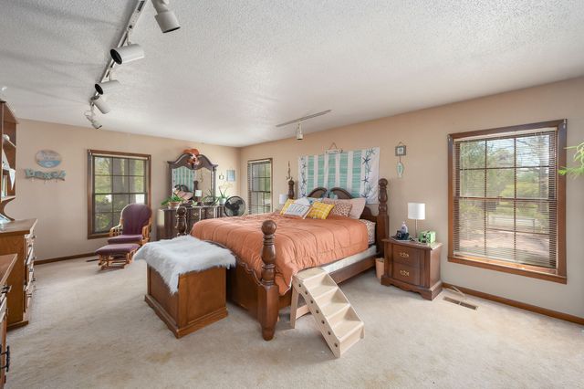 280 E Highland St, Decaturville, TN 38329