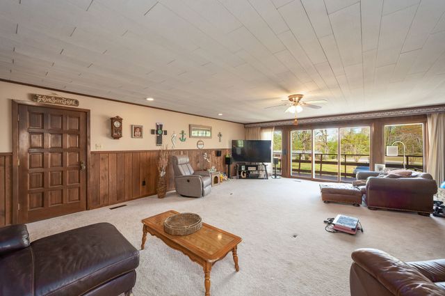 280 E Highland St, Decaturville, TN 38329