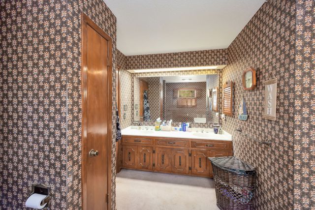 280 E Highland St, Decaturville, TN 38329