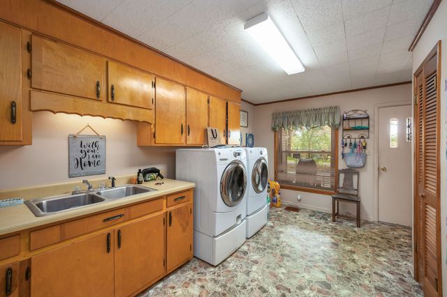 280 E Highland St, Decaturville, TN 38329