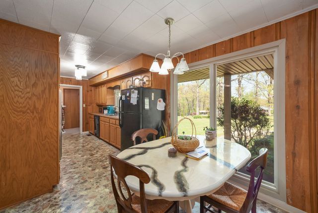 280 E Highland St, Decaturville, TN 38329