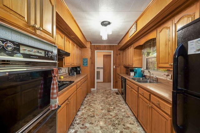 280 E Highland St, Decaturville, TN 38329