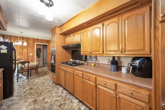 280 E Highland St, Decaturville, TN 38329