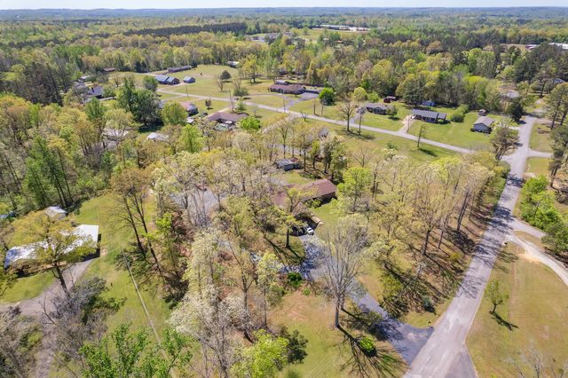 280 E Highland St, Decaturville, TN 38329