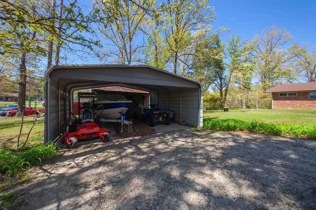 280 E Highland St, Decaturville, TN 38329