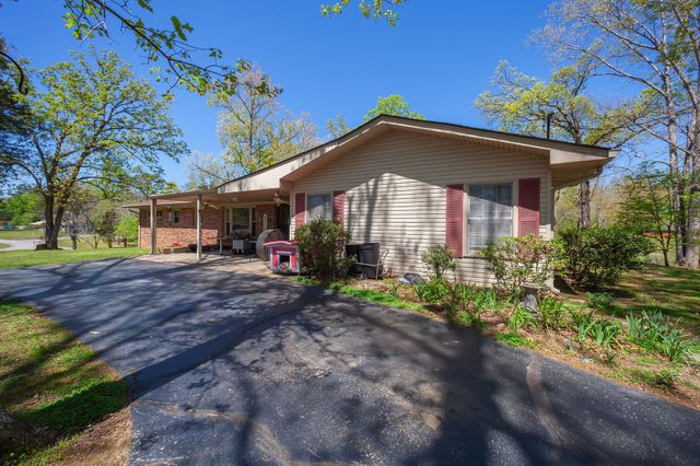 280 E Highland St, Decaturville, TN 38329