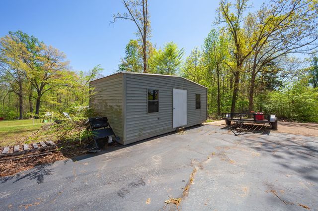 280 E Highland St, Decaturville, TN 38329