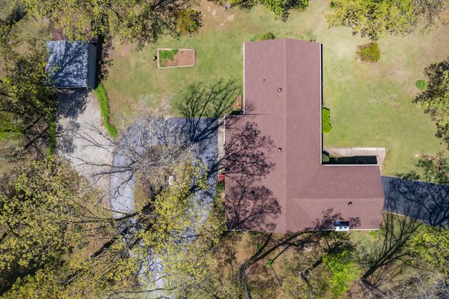 280 E Highland St, Decaturville, TN 38329