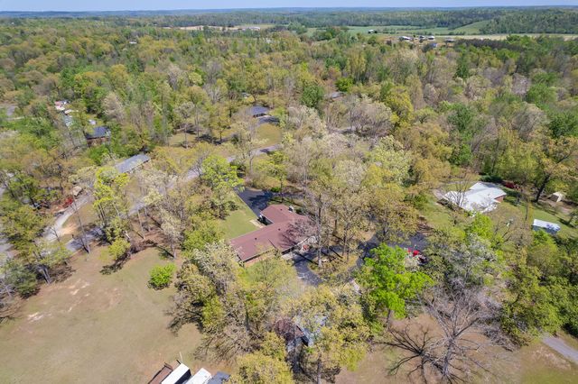 280 E Highland St, Decaturville, TN 38329