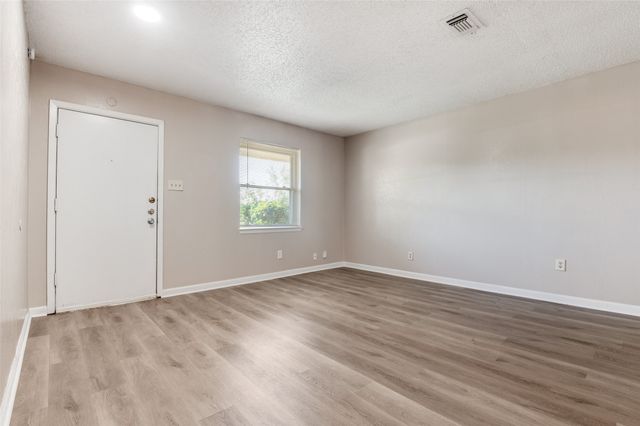 735 Middale Road, Duncanville, TX 75116