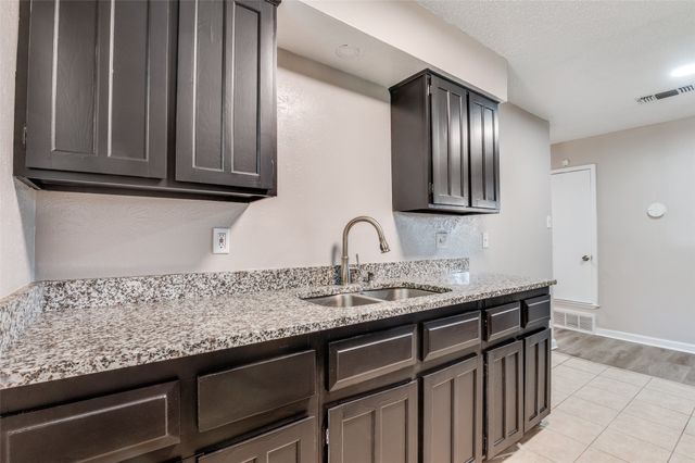 735 Middale Road, Duncanville, TX 75116