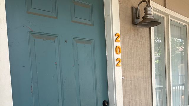 255 E Rampart Dr Unit 202, San Antonio, TX 78216