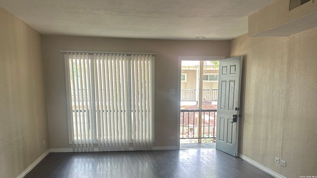 255 E Rampart Dr Unit 202, San Antonio, TX 78216