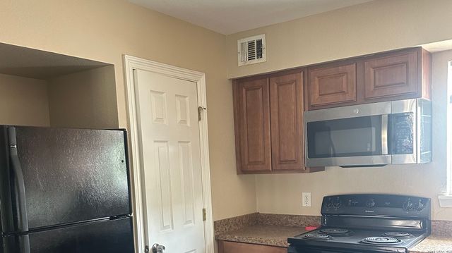 255 E Rampart Dr Unit 202, San Antonio, TX 78216