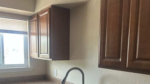 255 E Rampart Dr Unit 202, San Antonio, TX 78216
