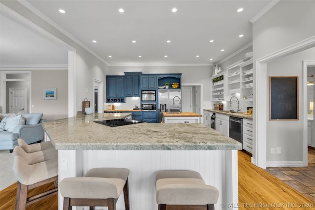 6008 W Phoenix Court, Broken Arrow, OK 74011