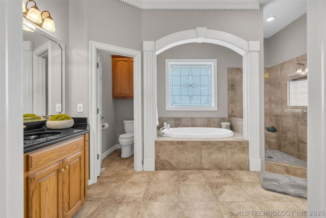 6008 W Phoenix Court, Broken Arrow, OK 74011