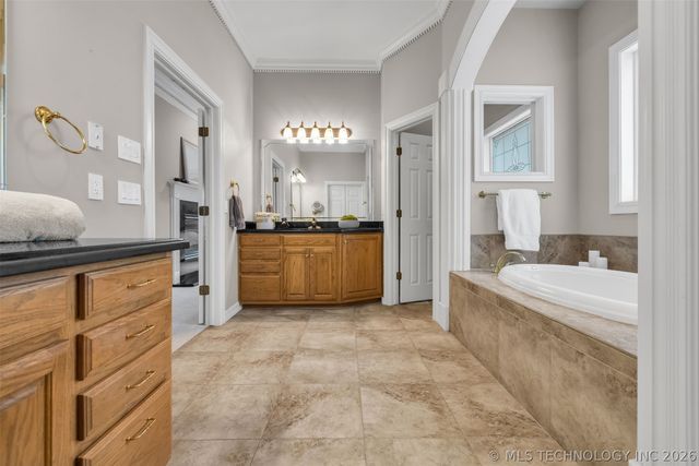 6008 W Phoenix Court, Broken Arrow, OK 74011