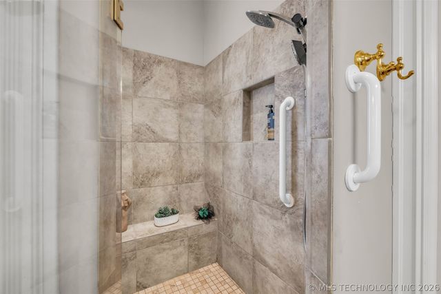 6008 W Phoenix Court, Broken Arrow, OK 74011