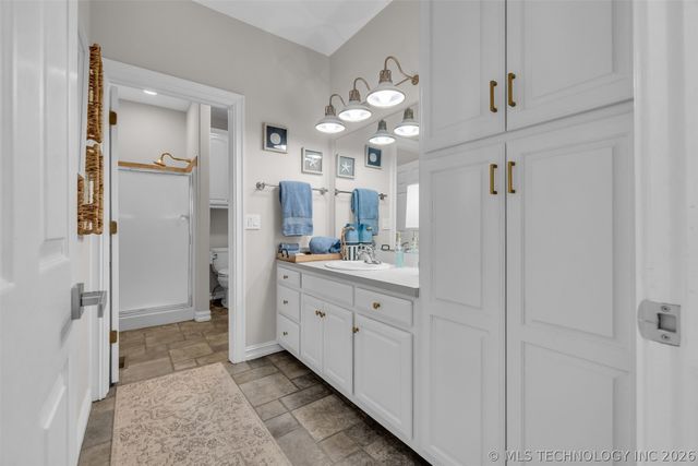 6008 W Phoenix Court, Broken Arrow, OK 74011